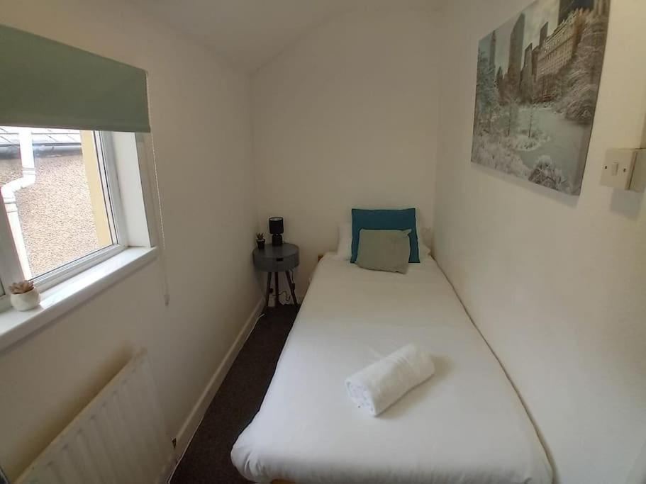 Large Family Home Central Location 3 Double Bedrooms And 1 Single Bedroom Κάρντιφ Εξωτερικό φωτογραφία