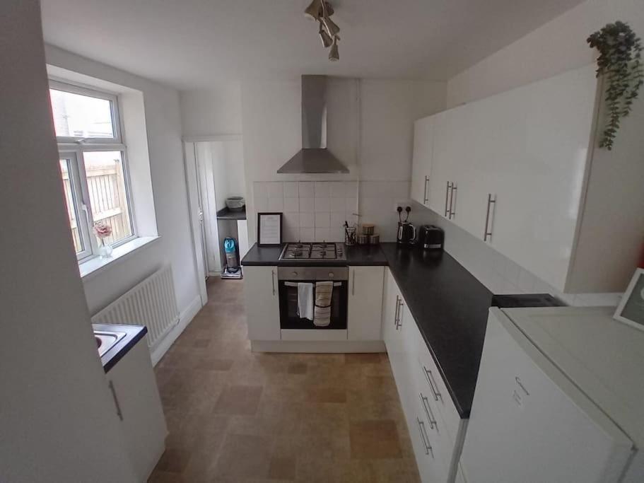 Large Family Home Central Location 3 Double Bedrooms And 1 Single Bedroom Κάρντιφ Εξωτερικό φωτογραφία